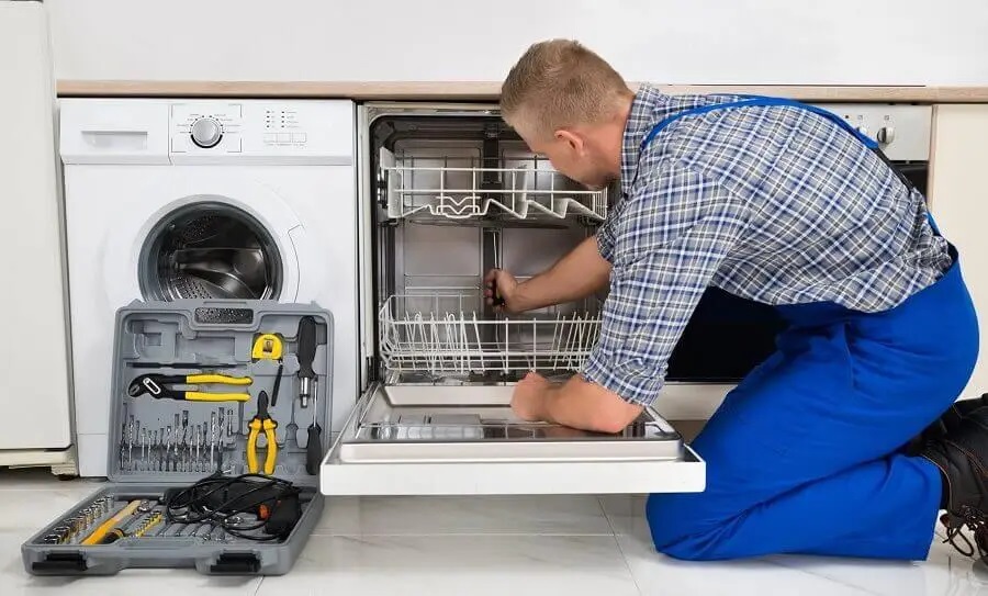 Akçakoca Luxell servisi teknisyen ekibi beyaz eşya tamiri yaparken